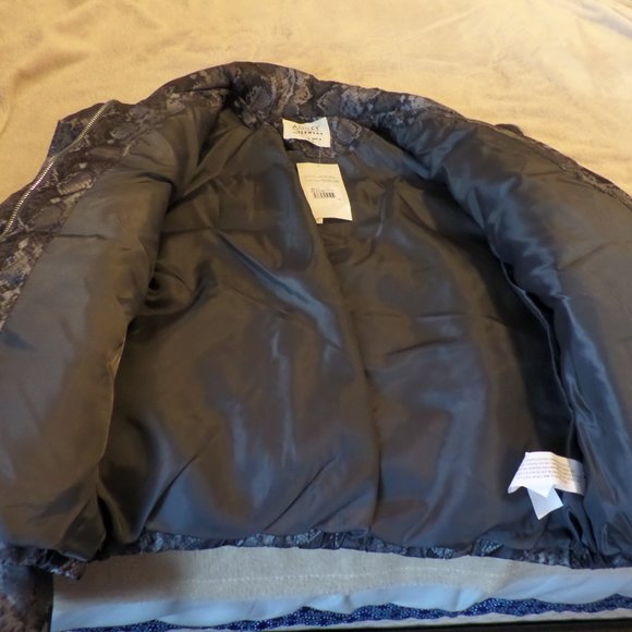 Ashley by 26 International Women’s Puffer Jacket - NWT – Size Large - Picture 3 of 5